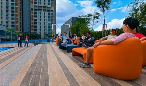 UOW Malaysia Penang 학생숙소의 야외 공용공간과 학생생활